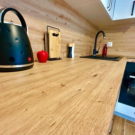 Grey House Hostel Вроцлав Екстериор снимка