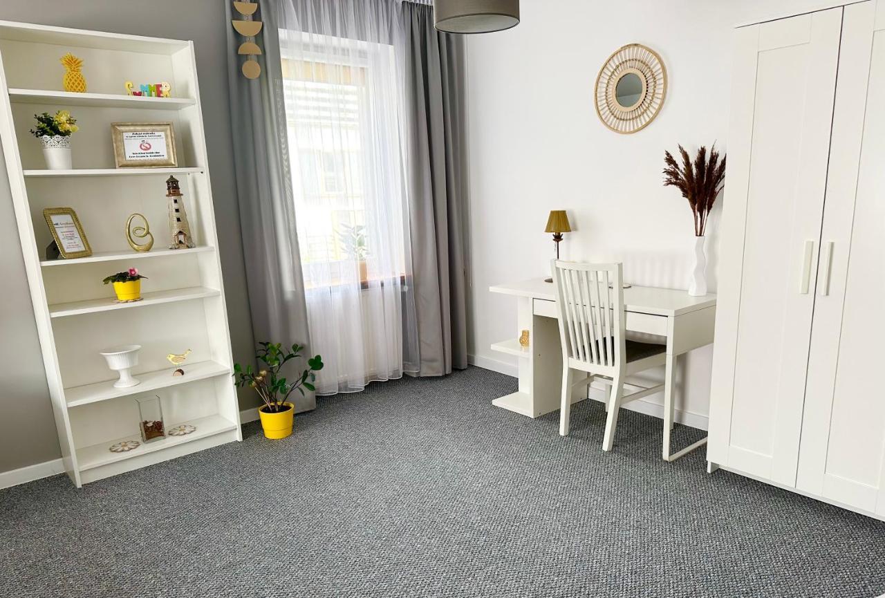Grey House Hostel Вроцлав Екстериор снимка