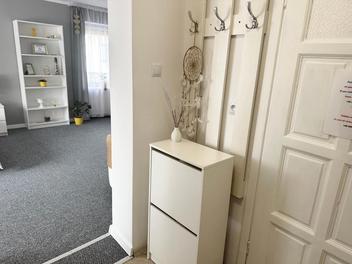 Grey House Hostel Вроцлав Екстериор снимка