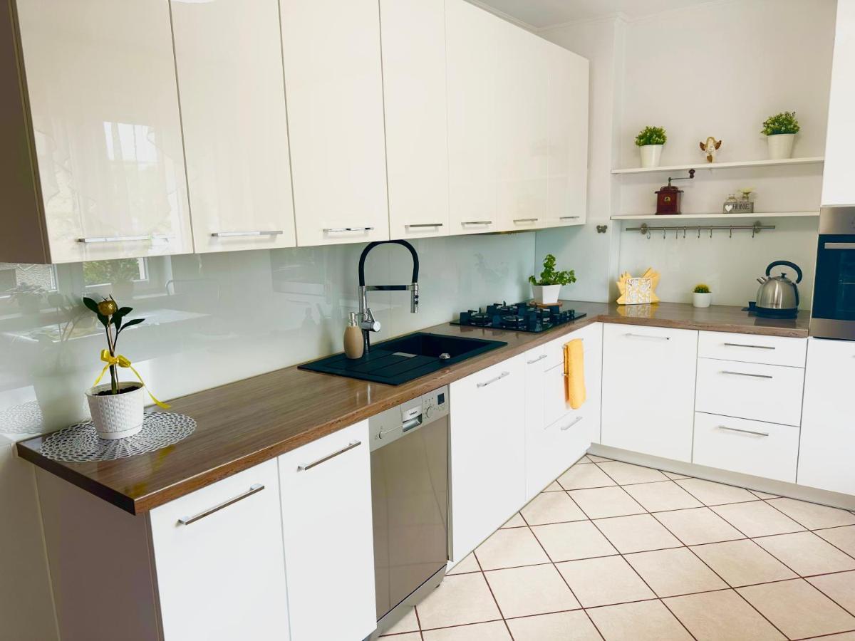 Grey House Hostel Вроцлав Екстериор снимка
