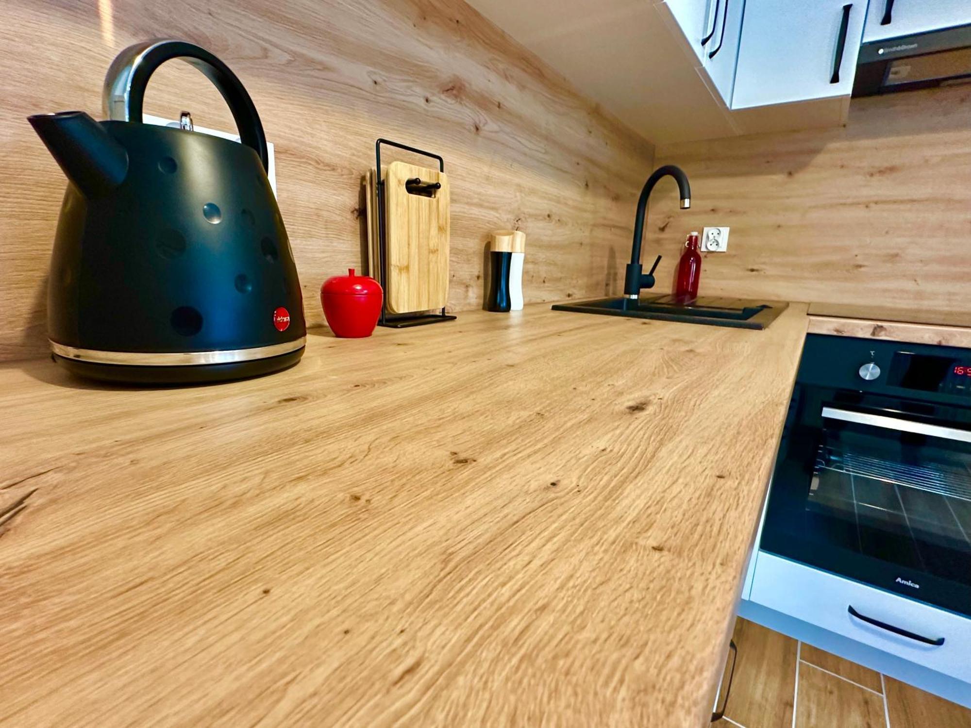 Grey House Hostel Вроцлав Екстериор снимка