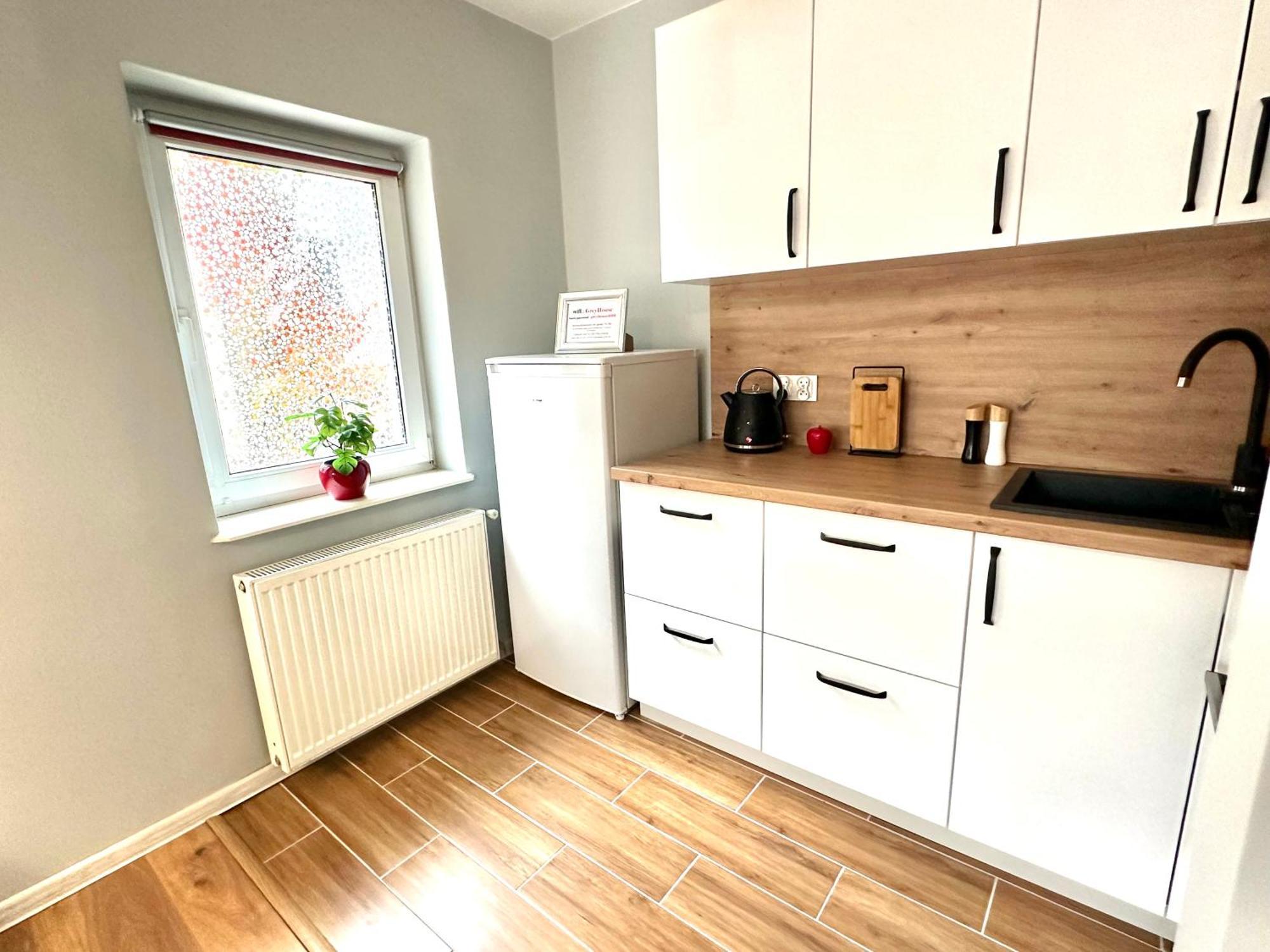 Grey House Hostel Вроцлав Екстериор снимка