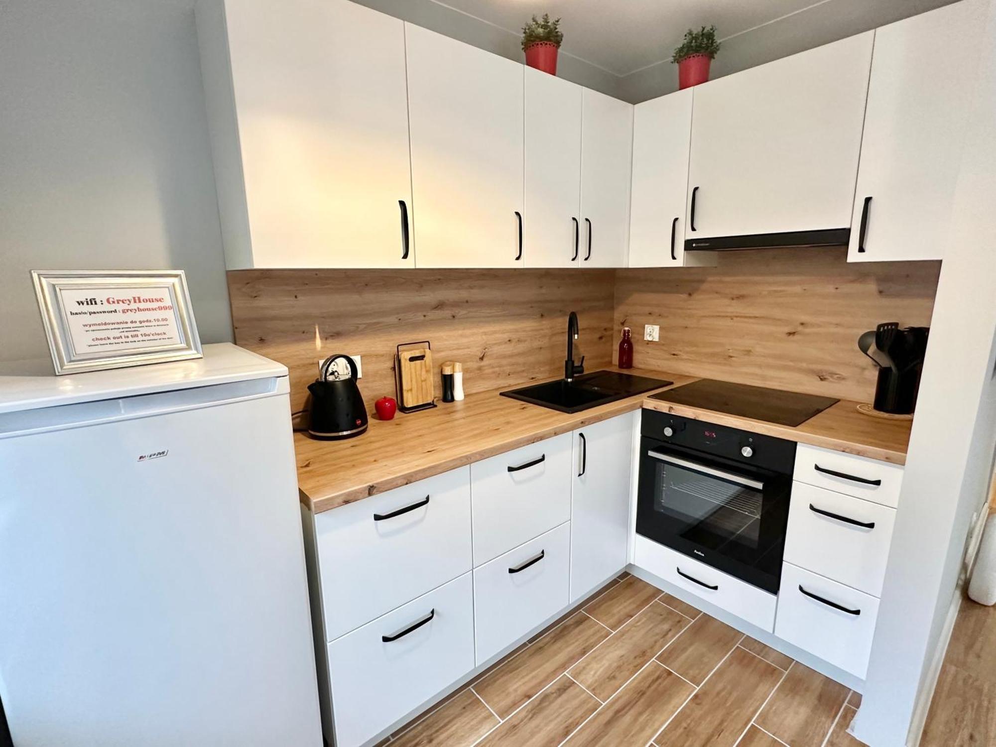 Grey House Hostel Вроцлав Екстериор снимка