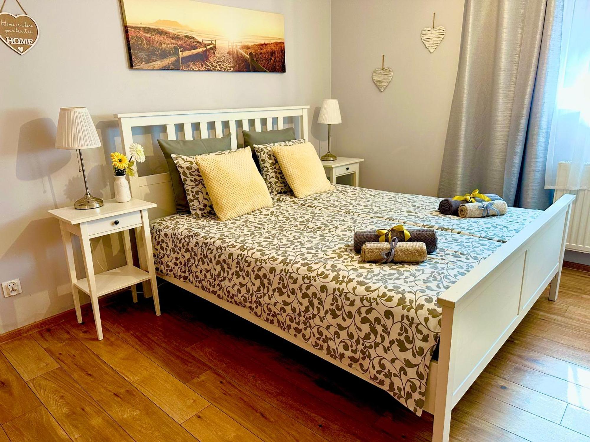 Grey House Hostel Вроцлав Екстериор снимка