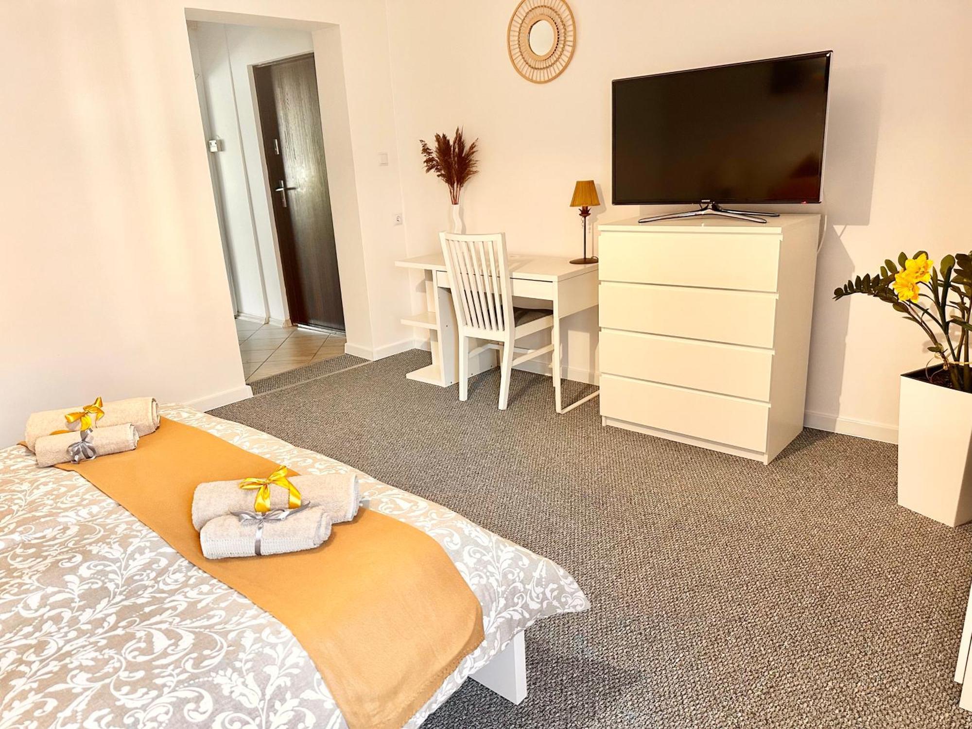 Grey House Hostel Вроцлав Екстериор снимка