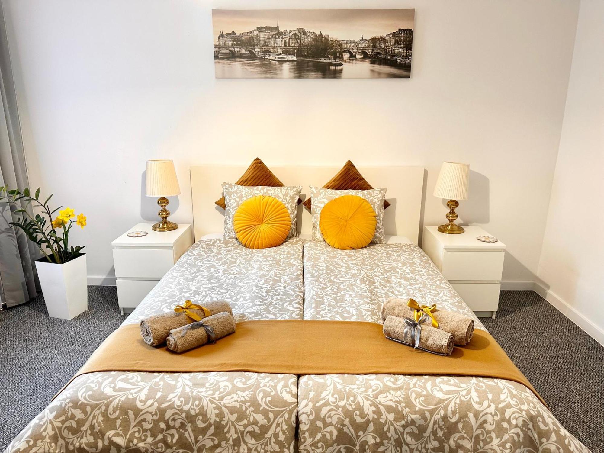 Grey House Hostel Вроцлав Екстериор снимка