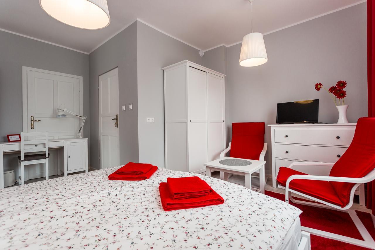 Grey House Hostel Вроцлав Екстериор снимка