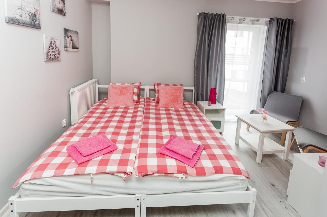 Grey House Hostel Вроцлав Екстериор снимка