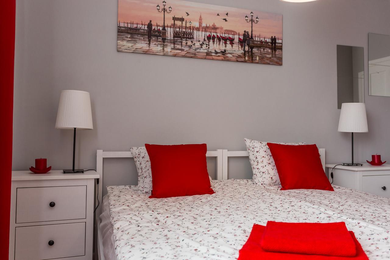 Grey House Hostel Вроцлав Екстериор снимка