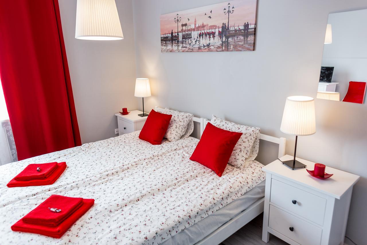 Grey House Hostel Вроцлав Екстериор снимка