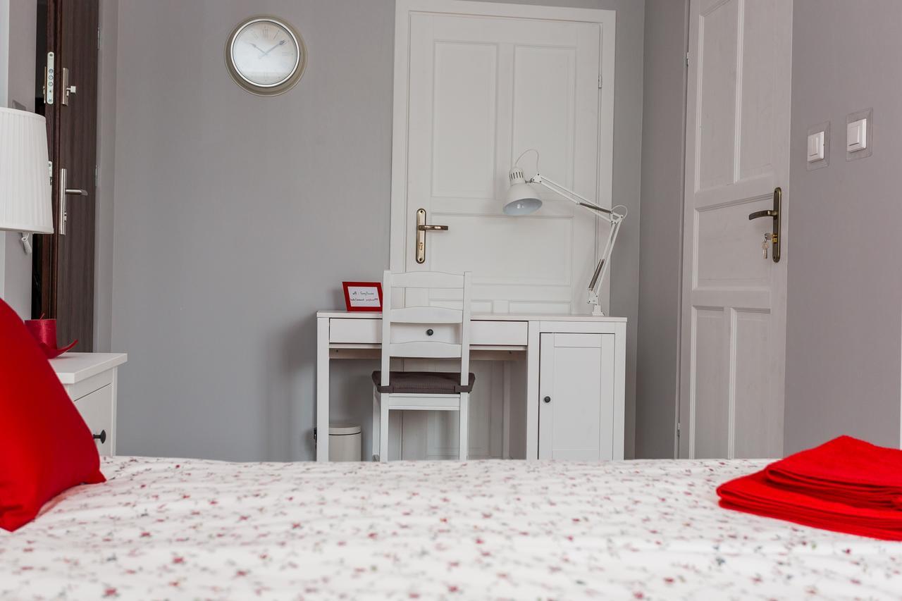 Grey House Hostel Вроцлав Екстериор снимка