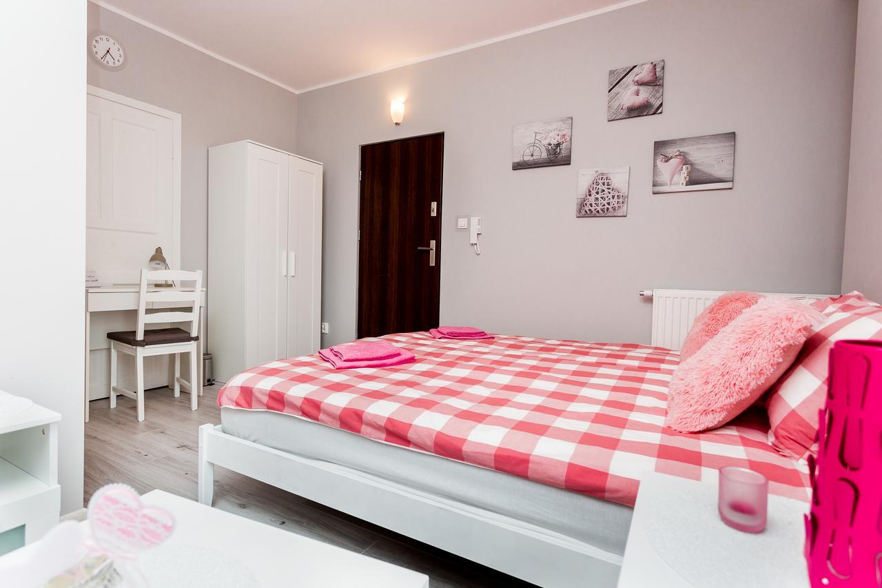 Grey House Hostel Вроцлав Екстериор снимка