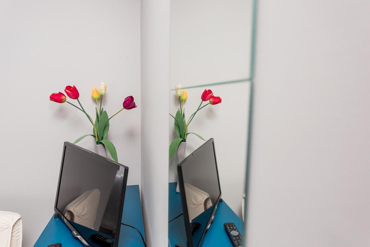 Grey House Hostel Вроцлав Екстериор снимка