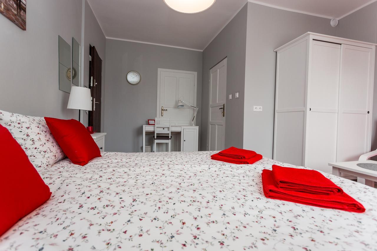 Grey House Hostel Вроцлав Екстериор снимка
