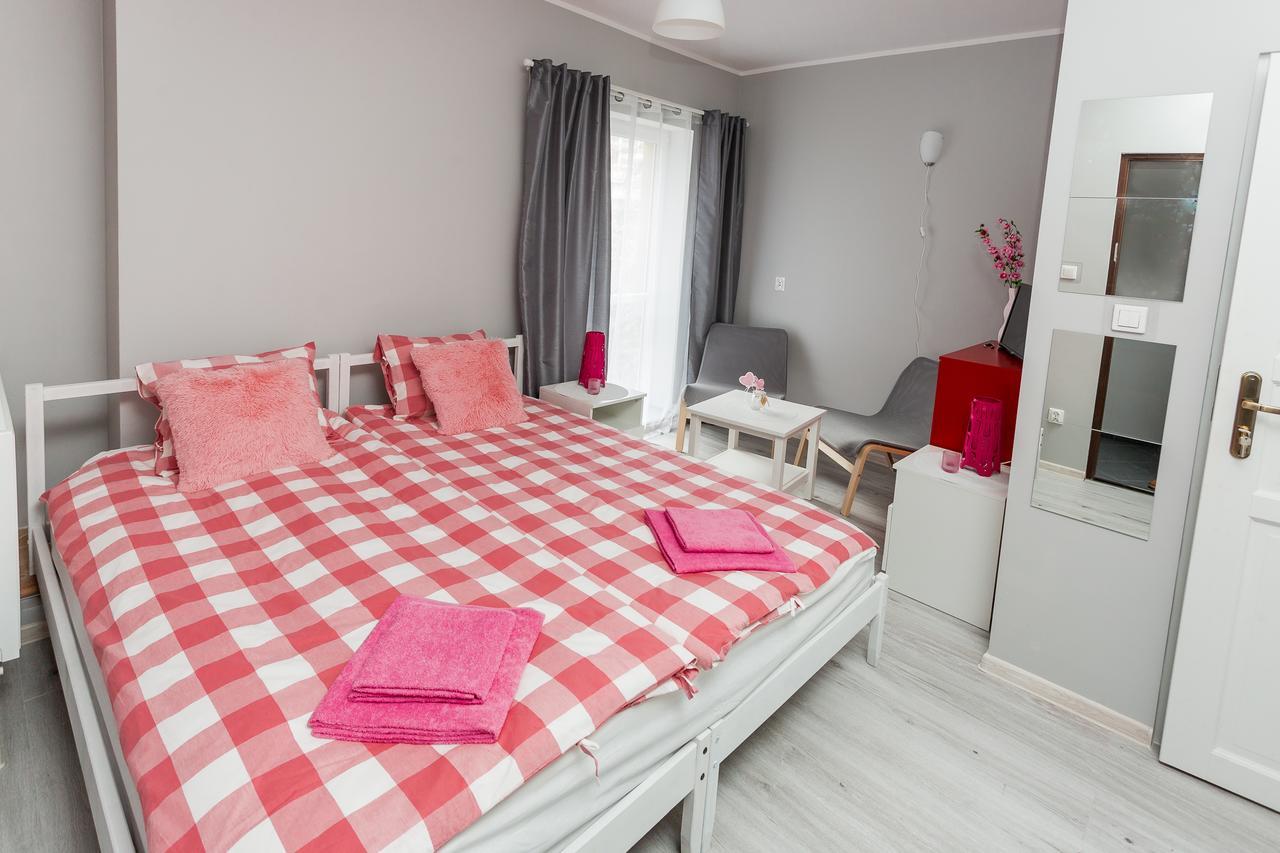 Grey House Hostel Вроцлав Екстериор снимка