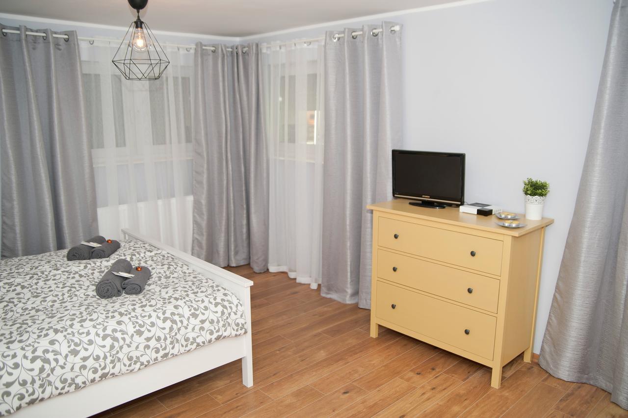 Grey House Hostel Вроцлав Екстериор снимка