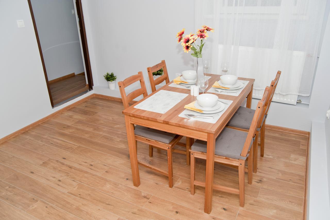 Grey House Hostel Вроцлав Екстериор снимка