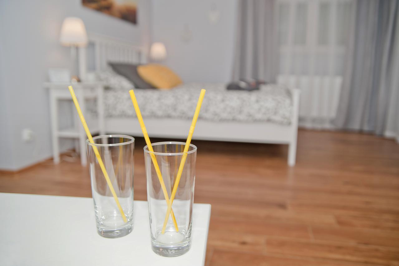 Grey House Hostel Вроцлав Екстериор снимка