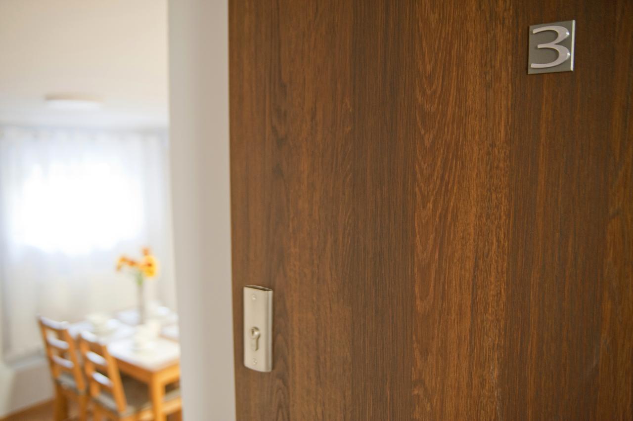 Grey House Hostel Вроцлав Екстериор снимка