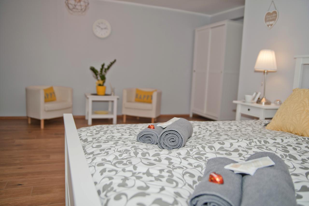 Grey House Hostel Вроцлав Екстериор снимка