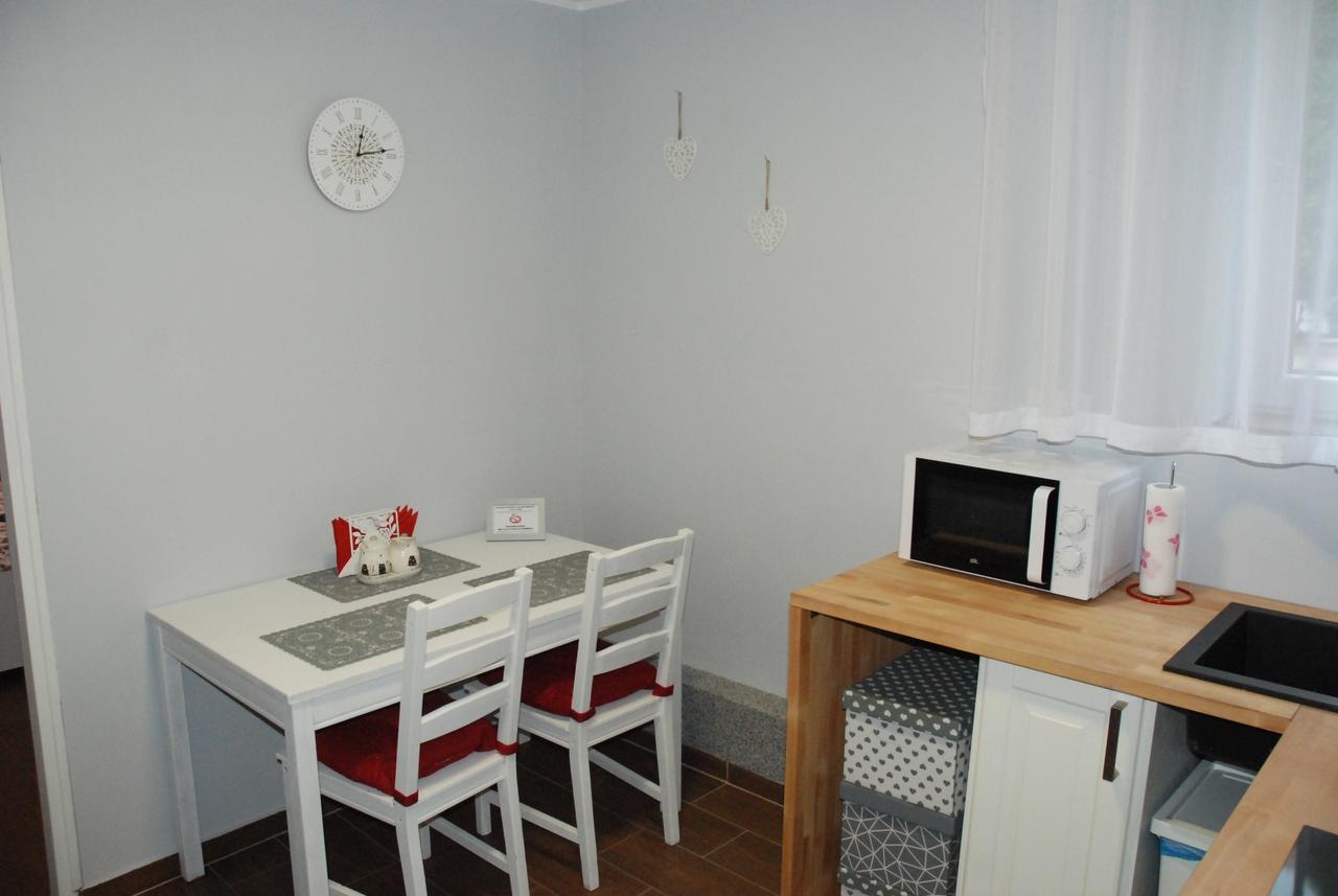 Grey House Hostel Вроцлав Екстериор снимка
